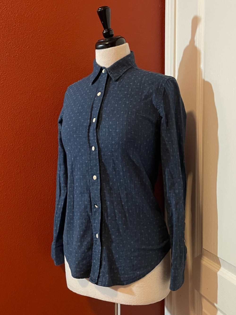 Taylor Stitch Women’s Indigo Blue Star Jack Cotton Button Down Long Sleeve Shirt